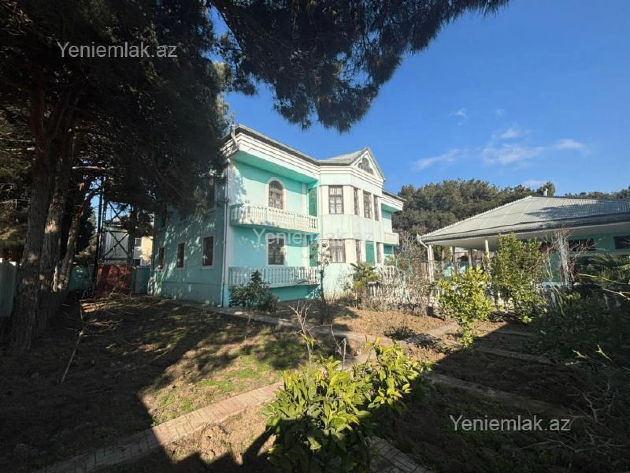 Satılır 10 otaqlı həyət evi 550 m²