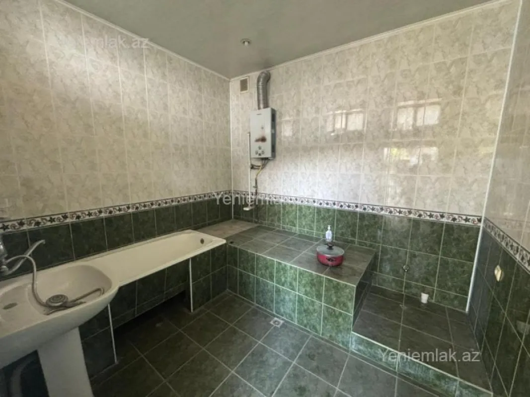 Satılır 10 otaqlı həyət evi 550 m²