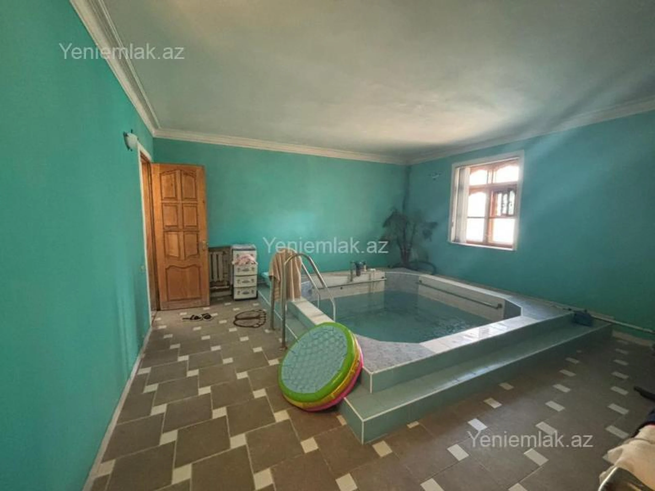 Satılır 10 otaqlı həyət evi 550 m²