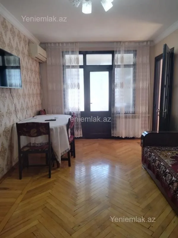 Satılır 2 otaqlı köhnə tikili 60 m²