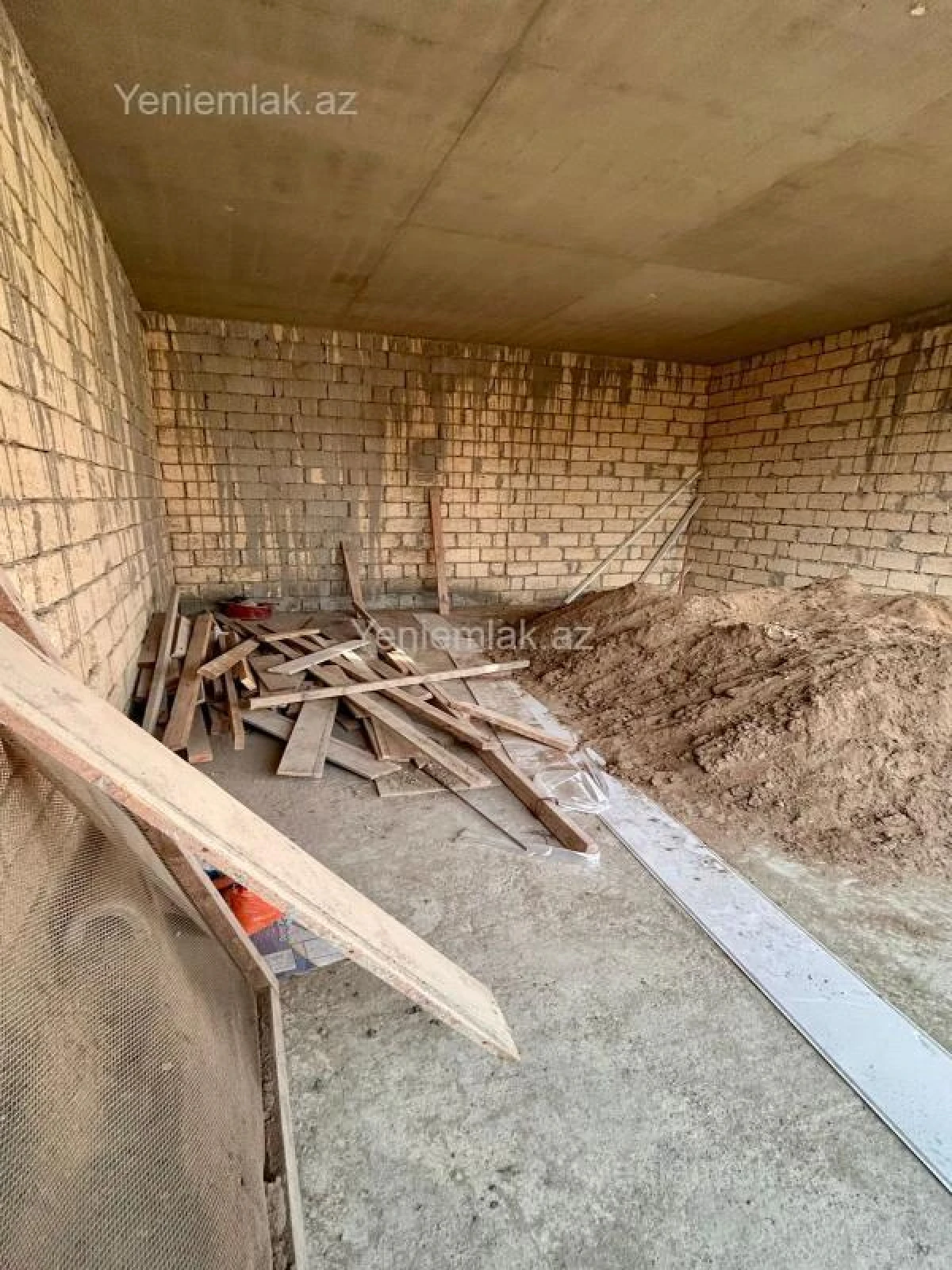 Satılır 5 otaqlı həyət evi 220 m²