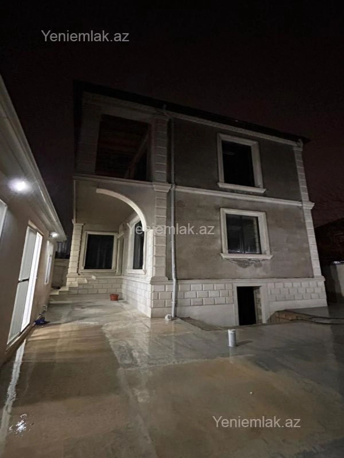 Satılır 5 otaqlı həyət evi 220 m²