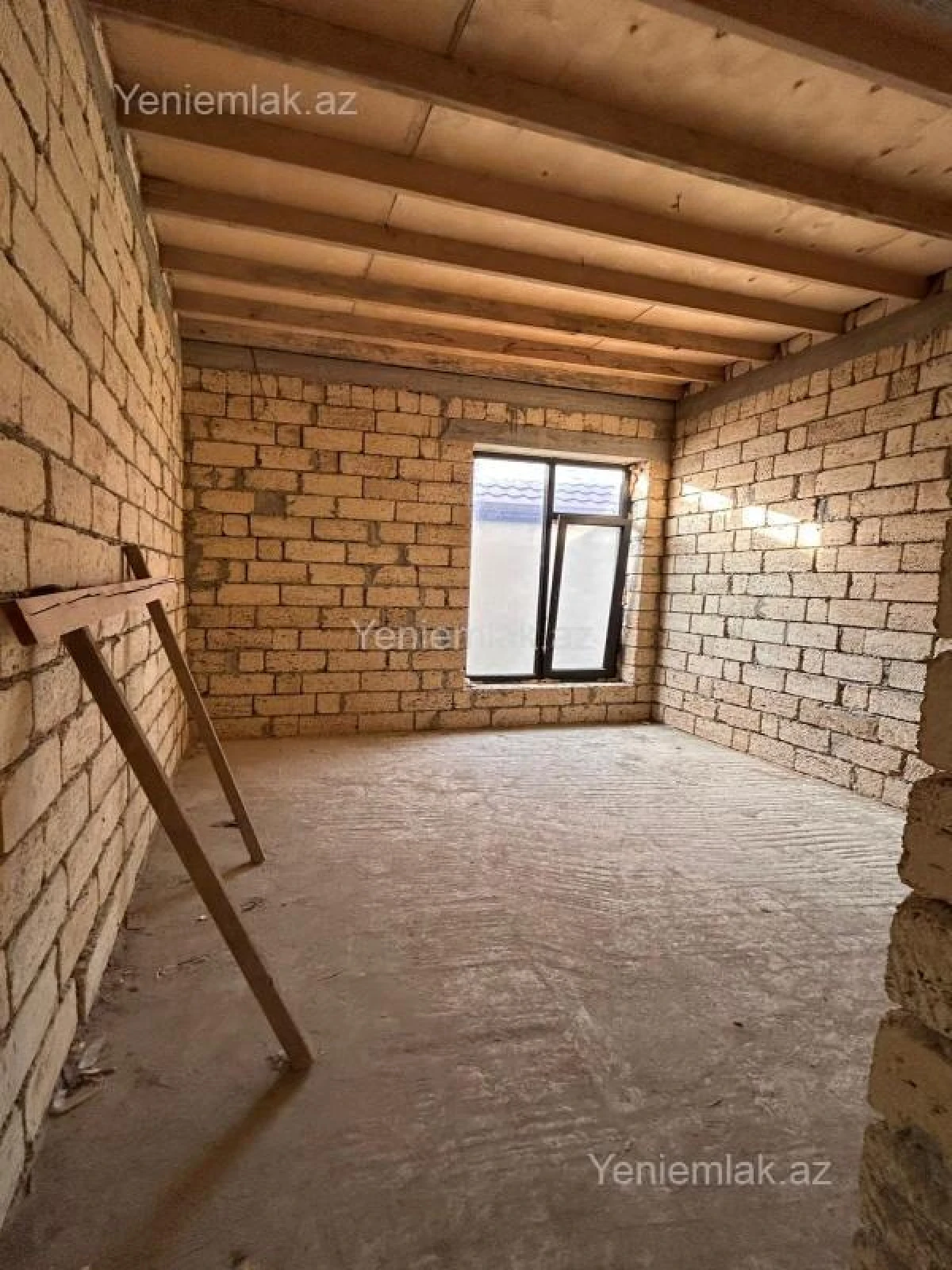 Satılır 5 otaqlı həyət evi 220 m²