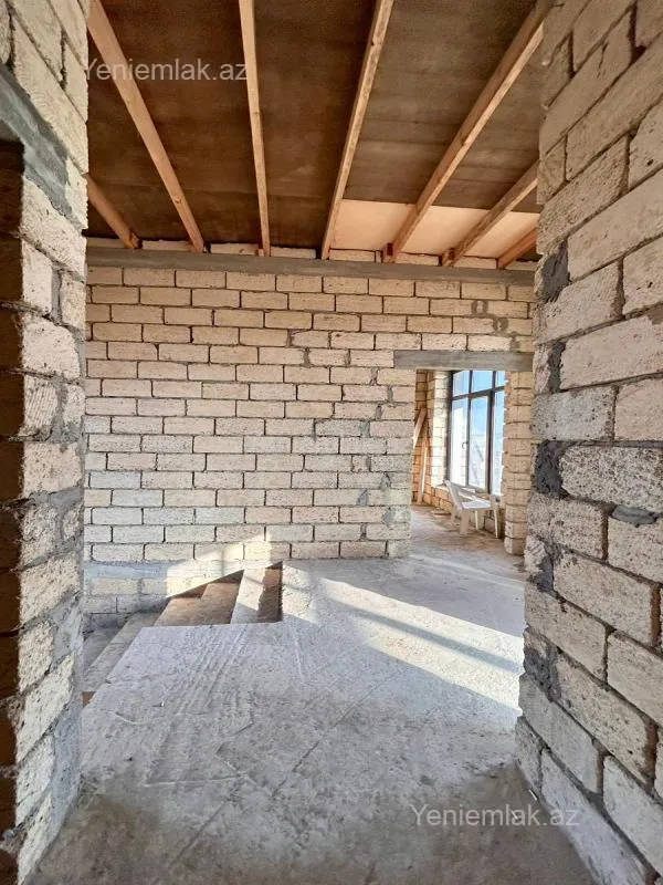 Satılır 5 otaqlı həyət evi 220 m²