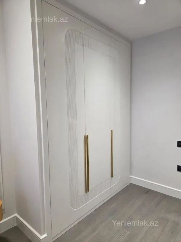 Satılır 4 otaqlı yeni tikili 140 m²