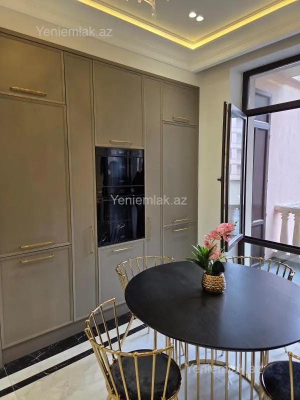 Satılır 4 otaqlı yeni tikili 140 m²