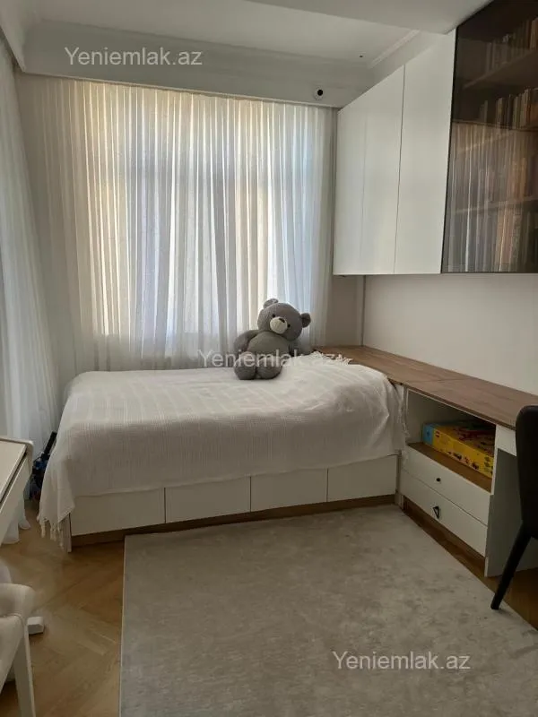 Satılır 3 otaqlı yeni tikili 110 m²