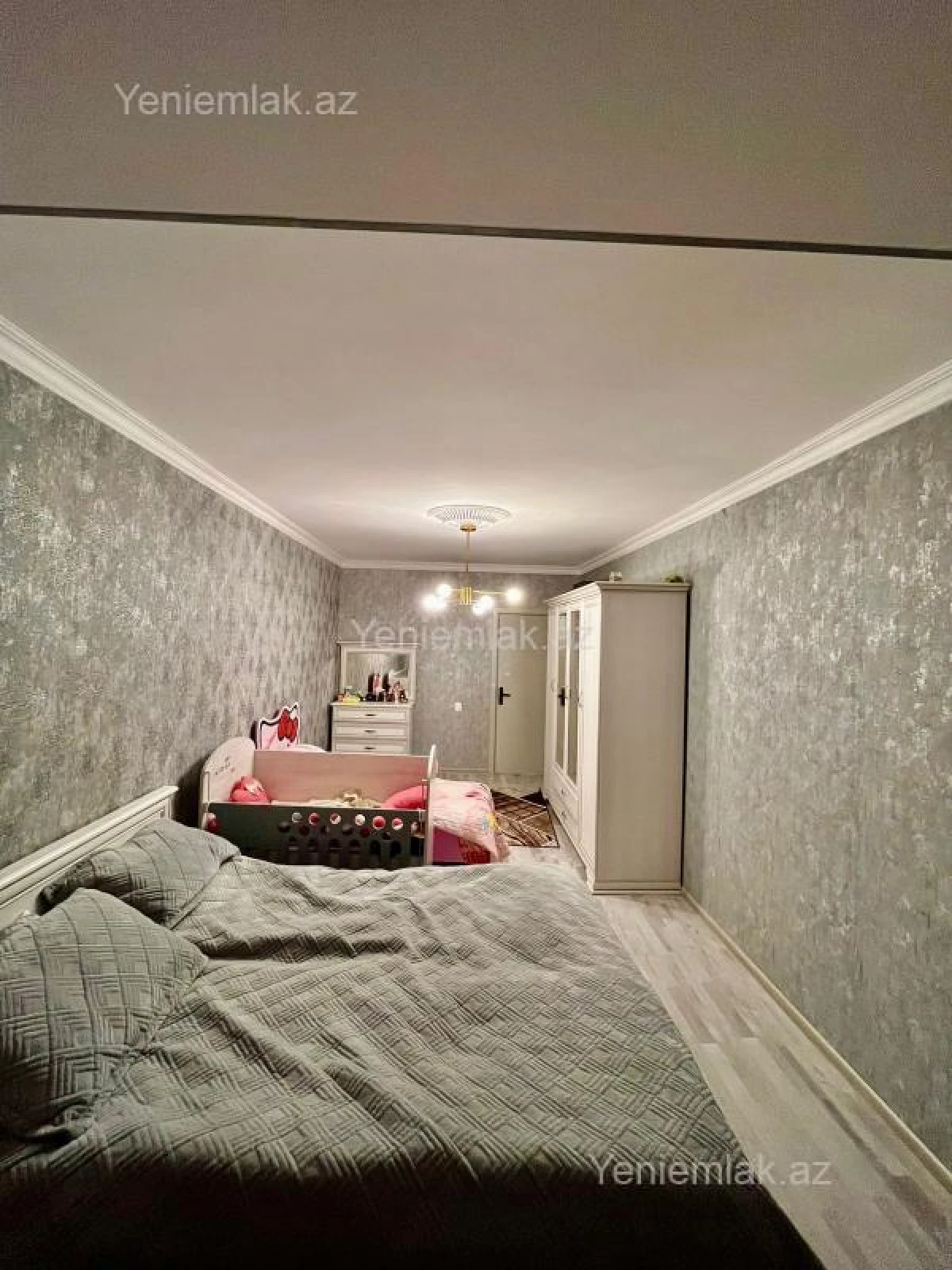 Satılır 2 otaqlı köhnə tikili 65 m²