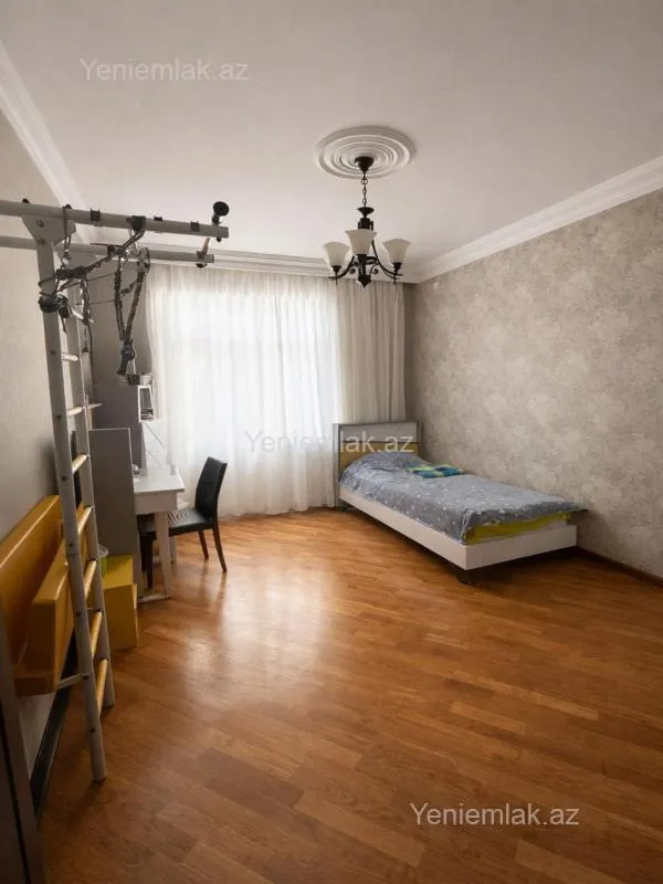 Satılır 3 otaqlı yeni tikili 125 m²