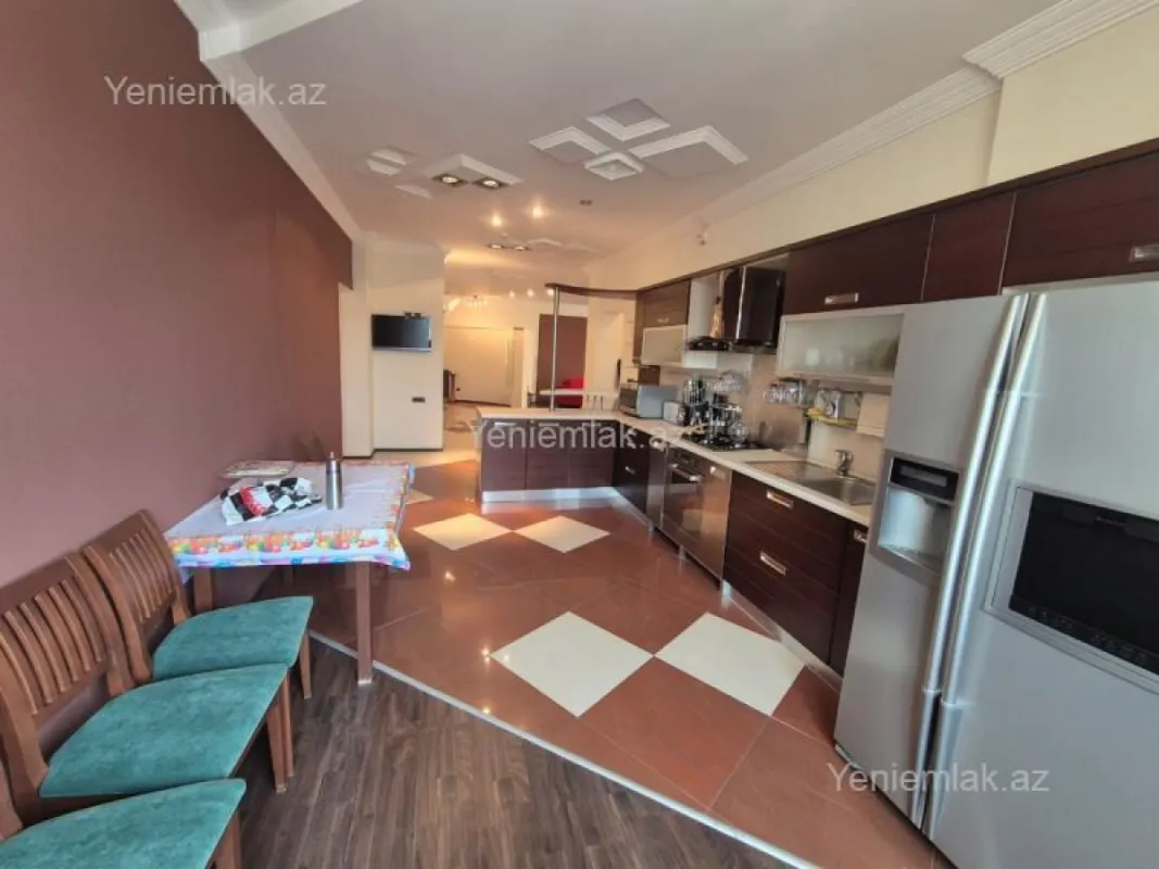 Satılır 3 otaqlı yeni tikili 181 m²