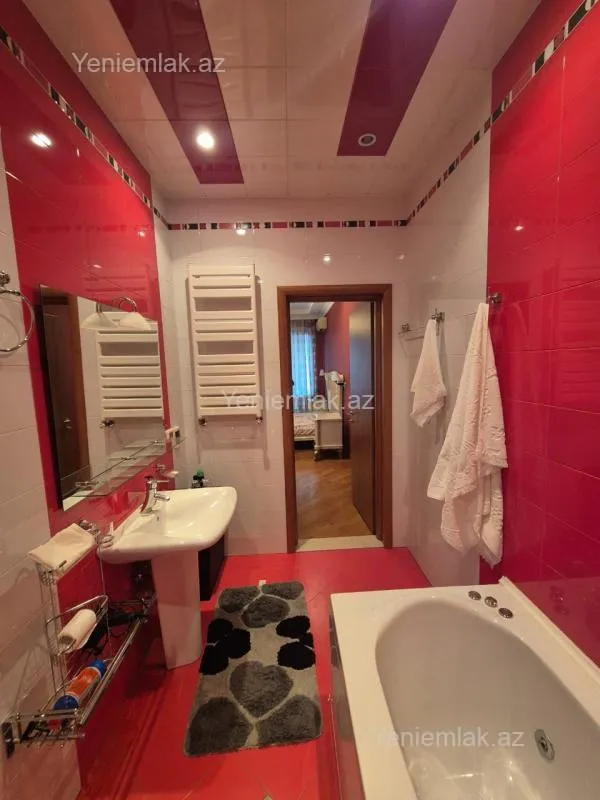 Satılır 3 otaqlı yeni tikili 181 m²