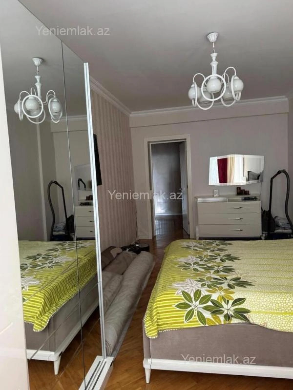 Satılır 3 otaqlı yeni tikili 130 m²