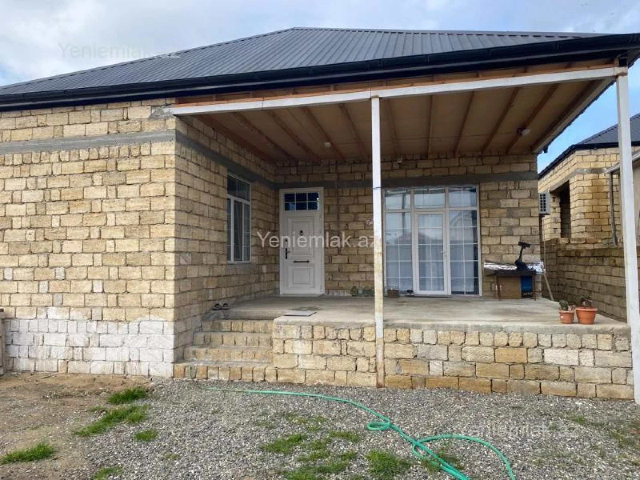 Satılır 4 otaqlı həyət evi 175 m²