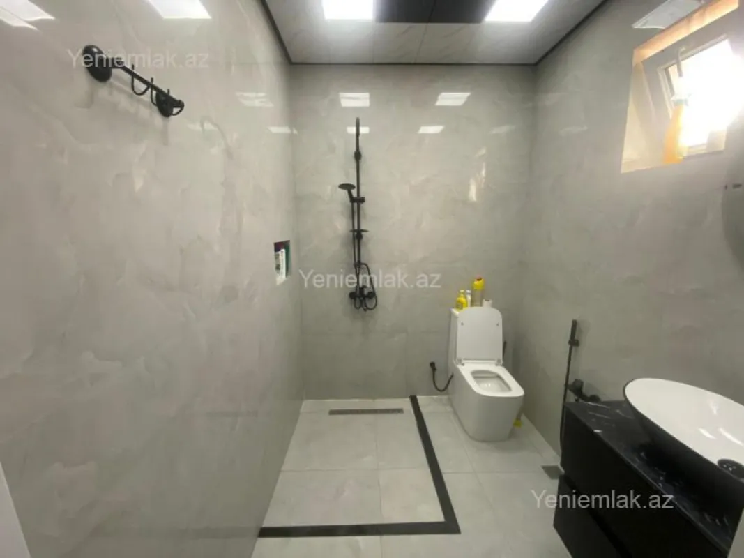 Satılır 4 otaqlı həyət evi 175 m²