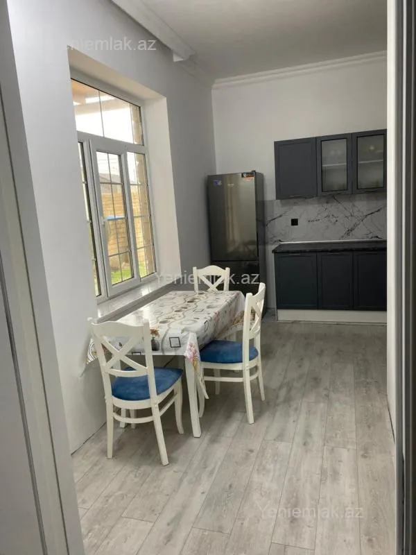 Satılır 4 otaqlı həyət evi 175 m²