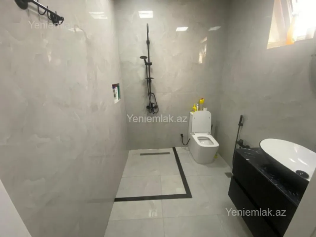 Satılır 4 otaqlı həyət evi 175 m²