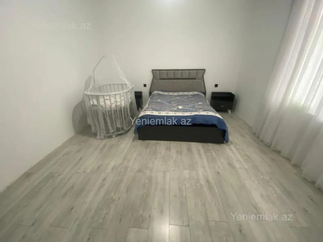 Satılır 4 otaqlı həyət evi 175 m²