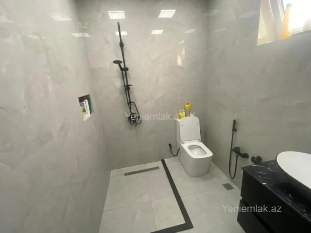 Satılır 4 otaqlı həyət evi 175 m²