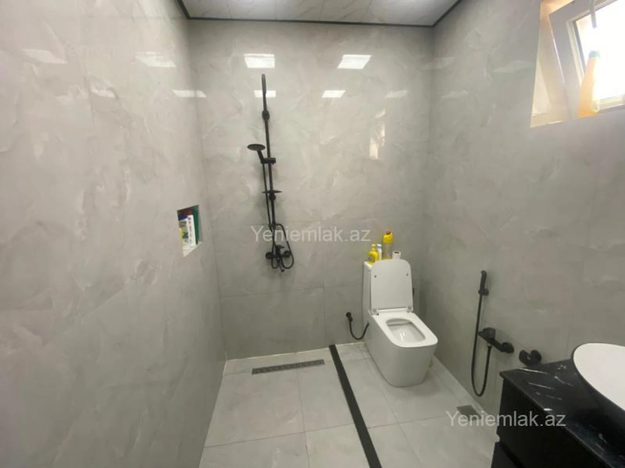 Satılır 4 otaqlı həyət evi 175 m²