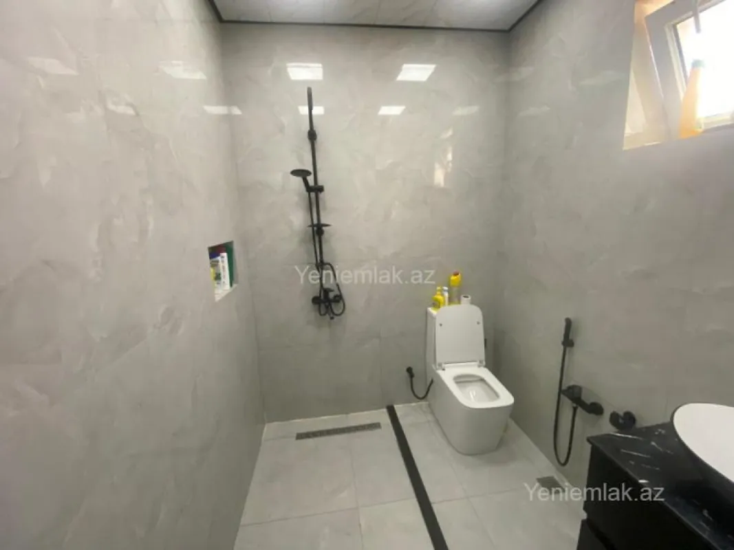 Satılır 4 otaqlı həyət evi 175 m²