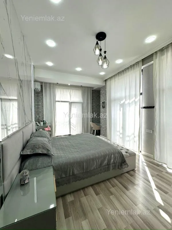 Satılır 4 otaqlı yeni tikili 130 m²