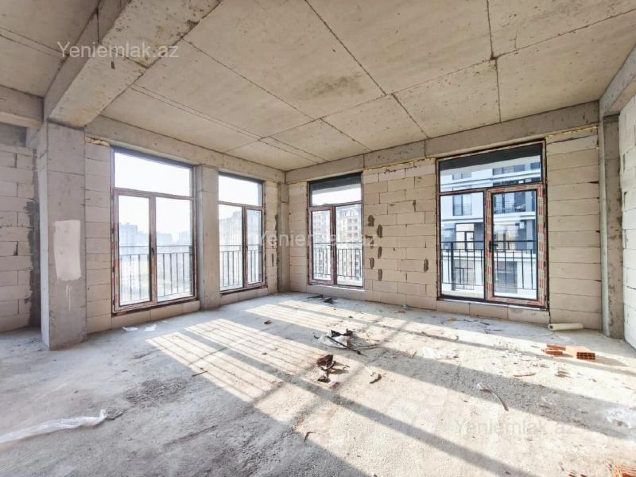 Satılır 5 otaqlı yeni tikili 215 m²
