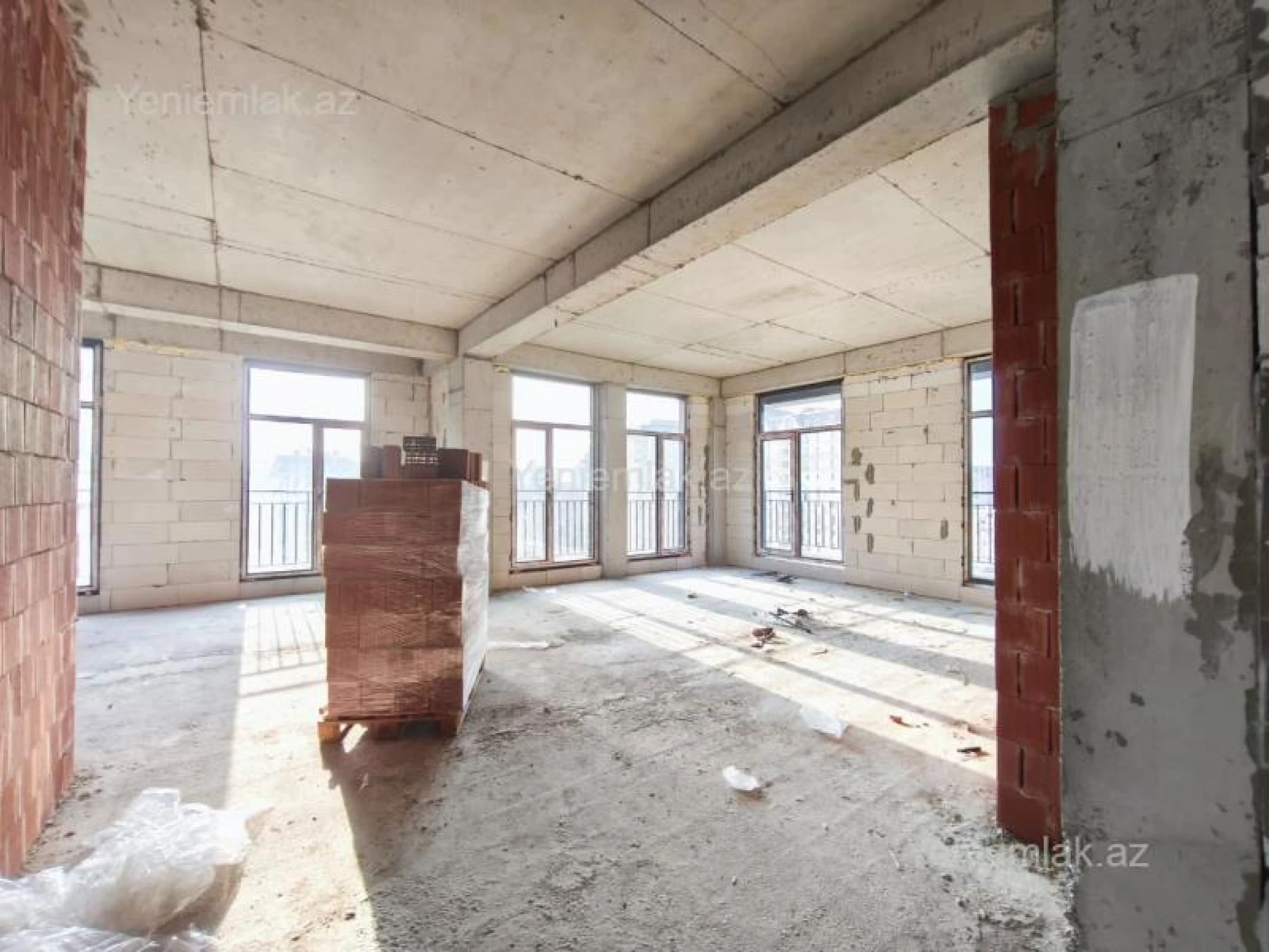 Satılır 5 otaqlı yeni tikili 215 m²