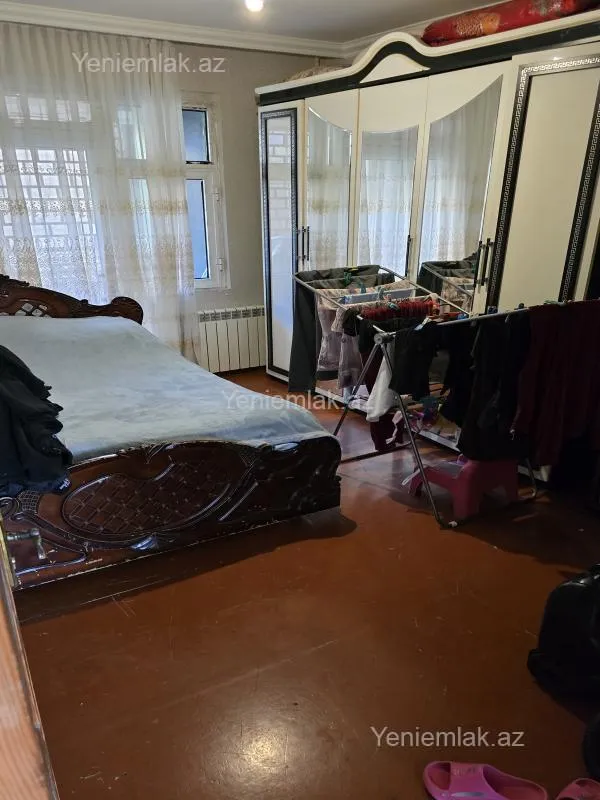 Satılır 4 otaqlı köhnə tikili 100 m²