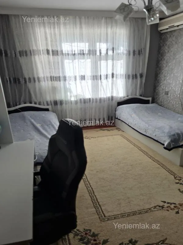 Satılır 4 otaqlı köhnə tikili 100 m²