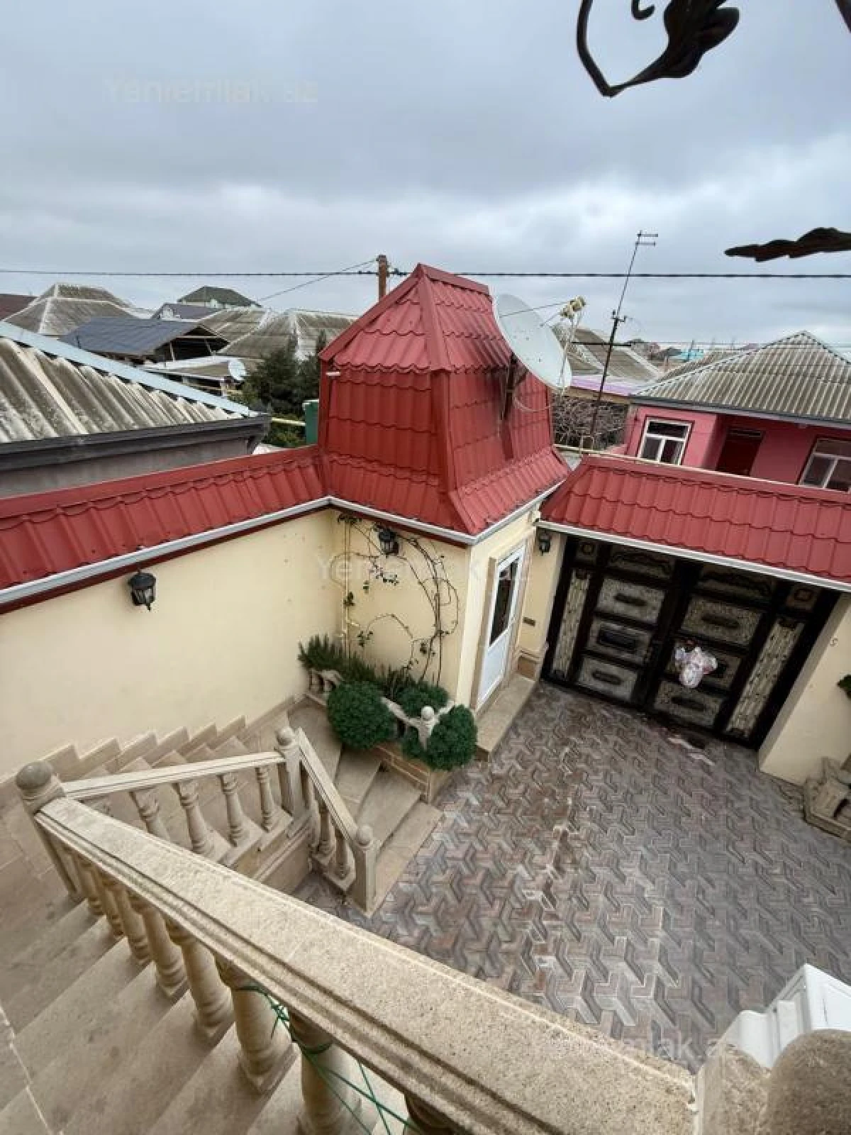 Satılır 6 otaqlı həyət evi 190 m²