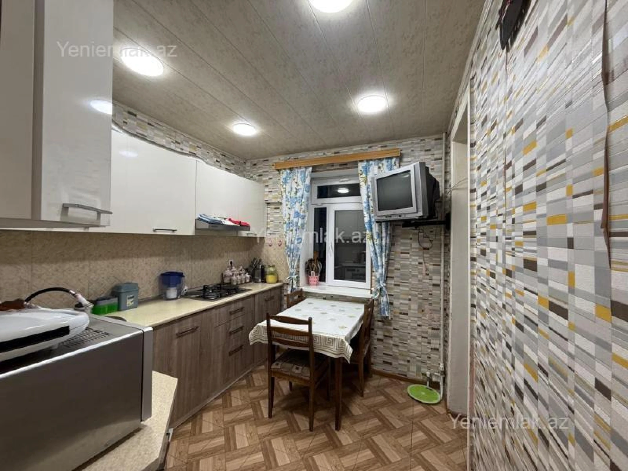 Satılır 4 otaqlı köhnə tikili 90 m²