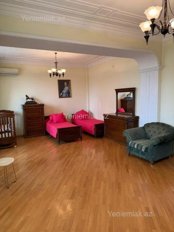 Satılır 7 otaqlı yeni tikili 300 m²