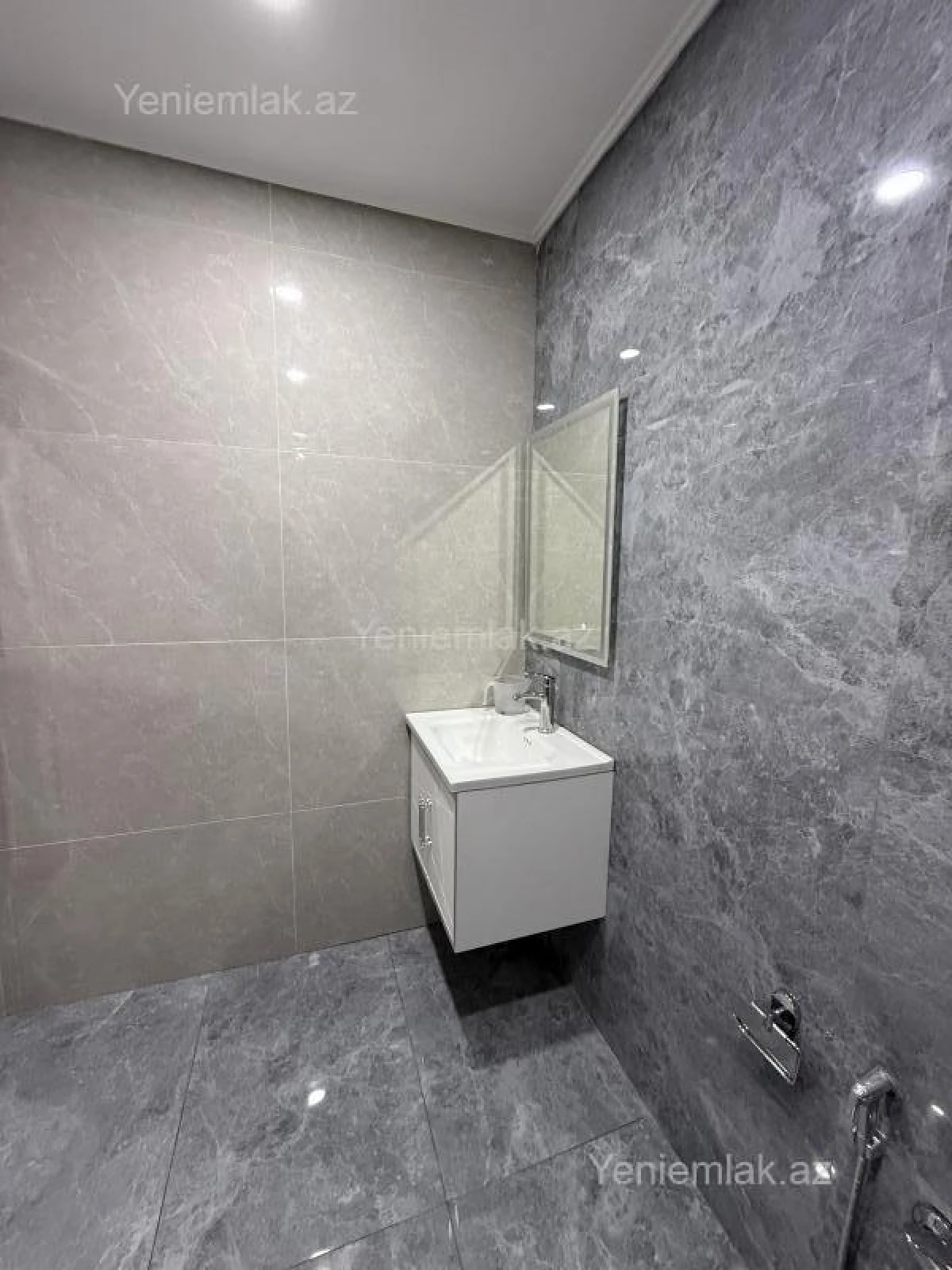 Satılır 3 otaqlı yeni tikili 70 m²