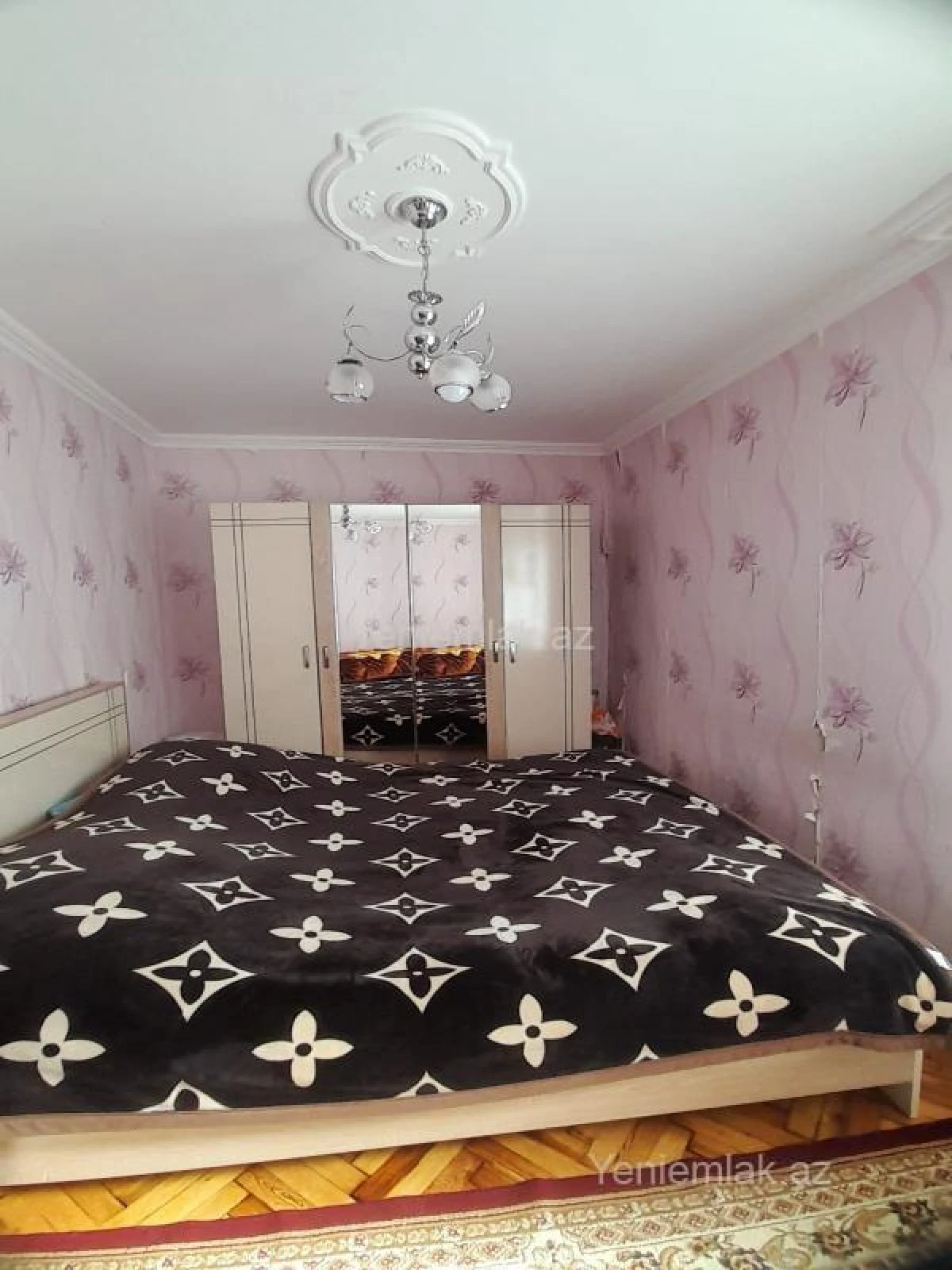 Satılır 2 otaqlı köhnə tikili 55 m²