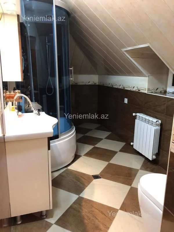 Satılır 6 otaqlı həyət evi 450 m²