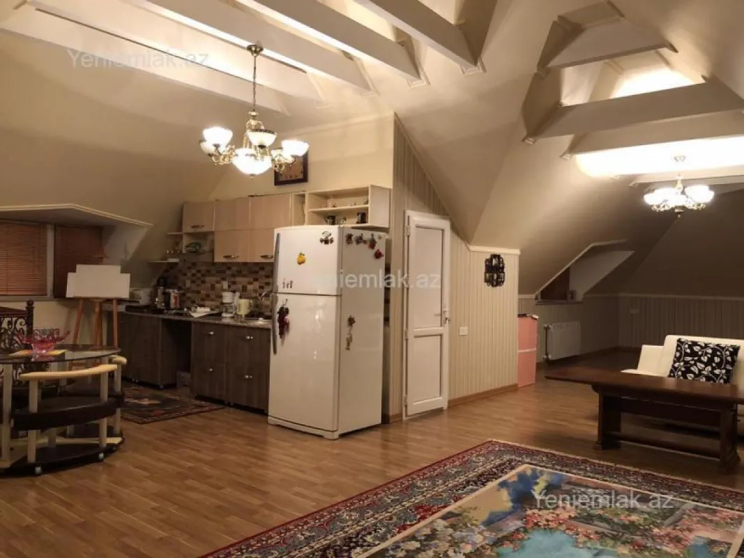 Satılır 6 otaqlı həyət evi 450 m²