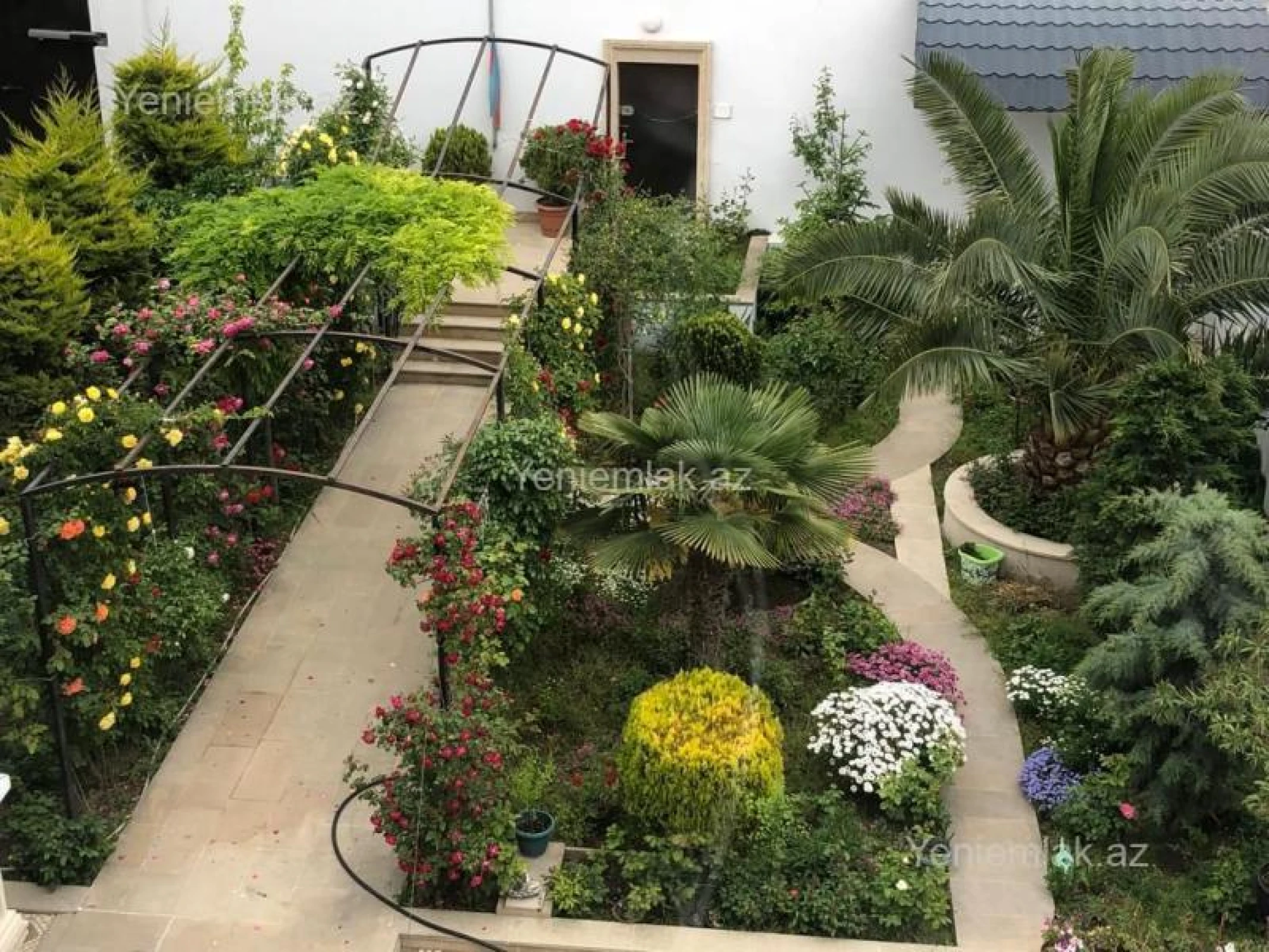 Satılır 6 otaqlı həyət evi 450 m²