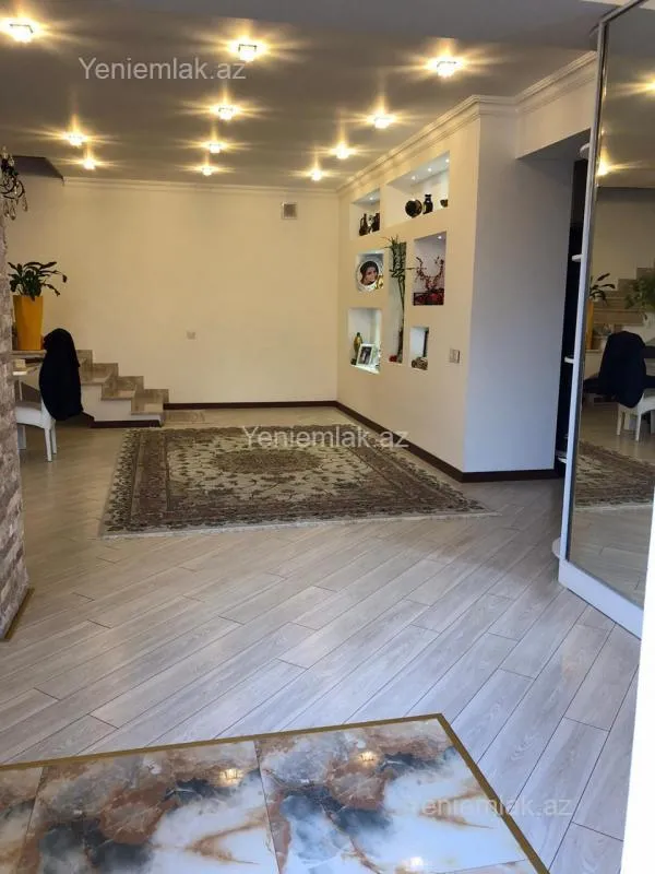 Satılır 6 otaqlı həyət evi 450 m²
