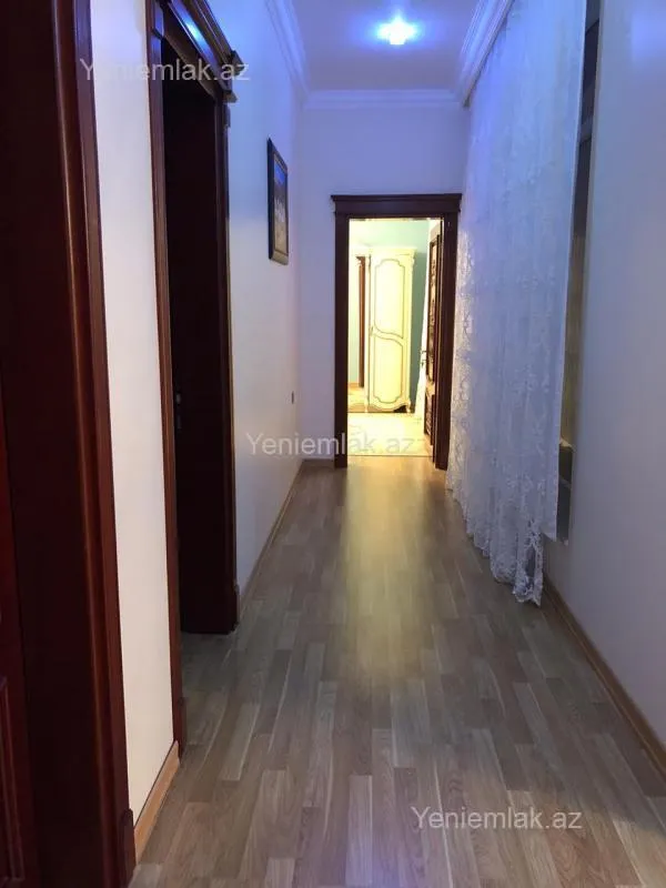 Satılır 6 otaqlı həyət evi 450 m²