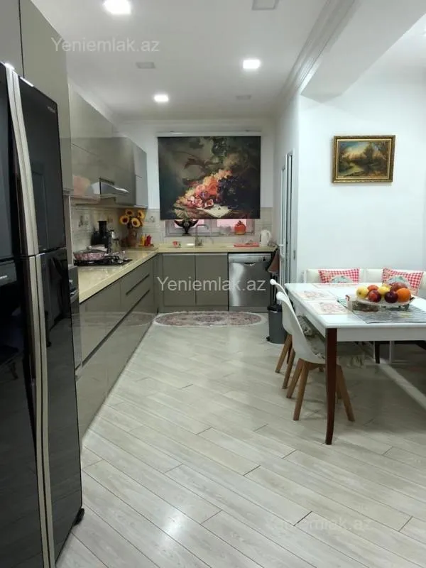 Satılır 6 otaqlı həyət evi 450 m²