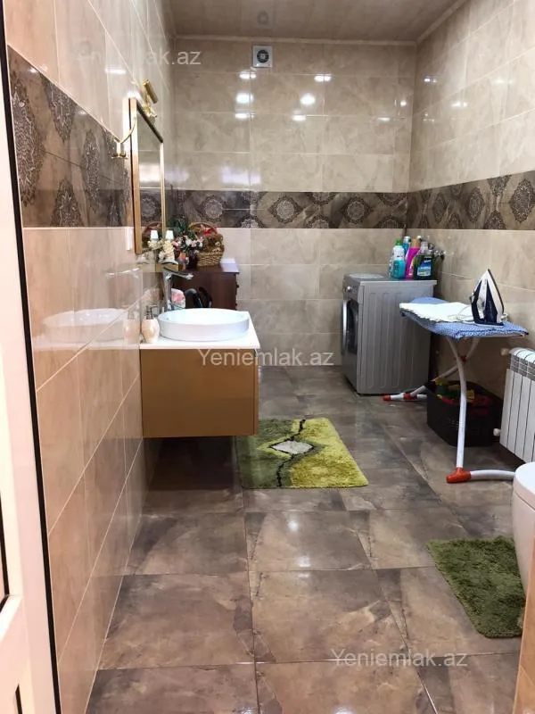 Satılır 6 otaqlı həyət evi 450 m²