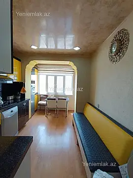 Satılır 2 otaqlı köhnə tikili 95 m²