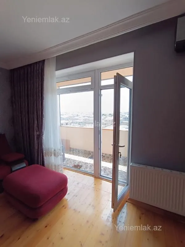 Satılır 2 otaqlı köhnə tikili 95 m²