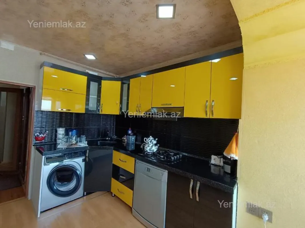 Satılır 2 otaqlı köhnə tikili 95 m²