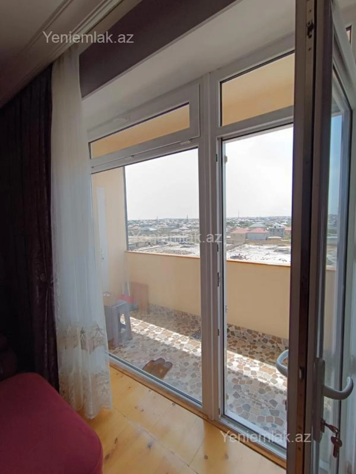 Satılır 2 otaqlı köhnə tikili 95 m²