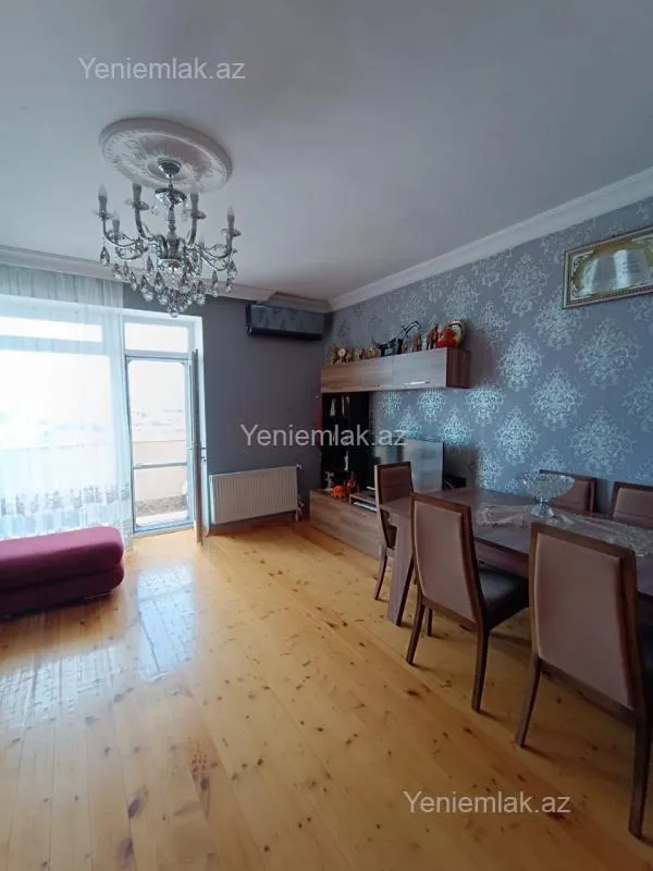 Satılır 2 otaqlı köhnə tikili 95 m²