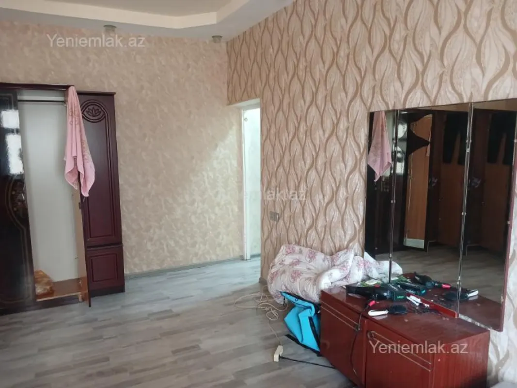 Satılır 1 otaqlı köhnə tikili 40 m²
