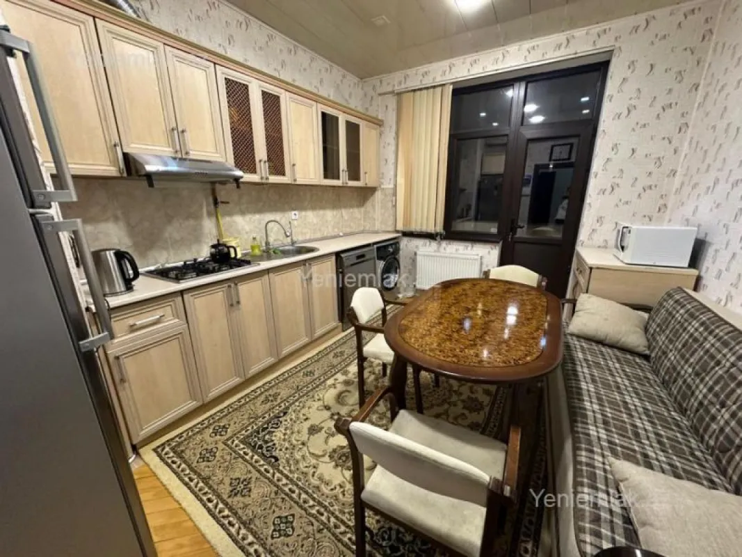 Satılır 3 otaqlı yeni tikili 125 m²