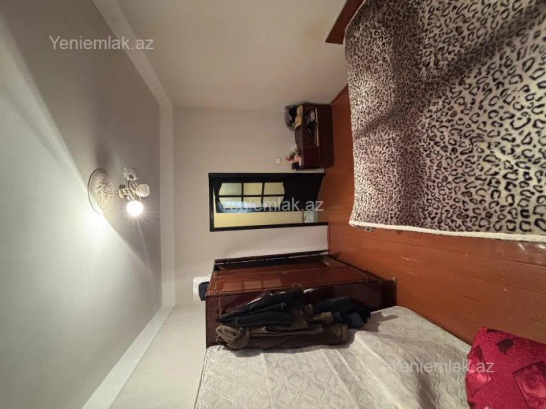 Satılır 2 otaqlı köhnə tikili 55 m²