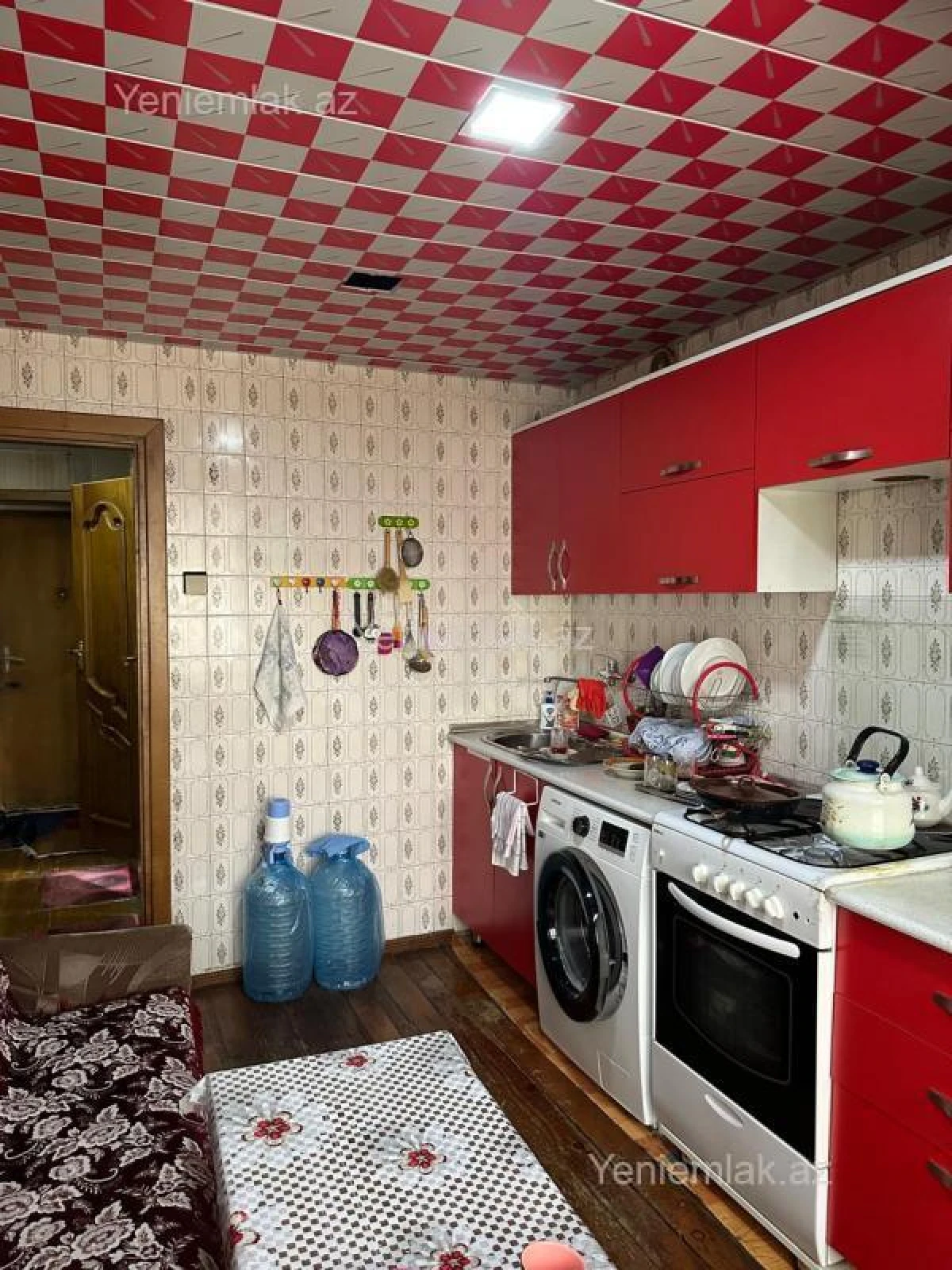 Satılır 4 otaqlı köhnə tikili 92 m²